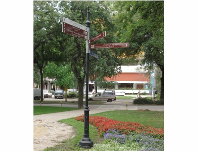 PEŠAČKA TURISTIČKA NA UKRASNOM STUBU