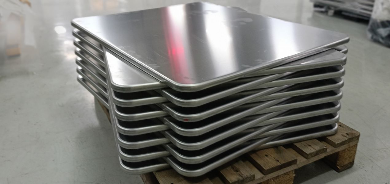 Depiction - Trays and sheet pans for food industry